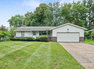 4206 Pineway Dr SW, Grandville, MI 49418