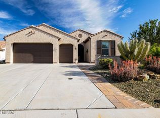 902 N Broken Hills Dr, Green Valley, AZ 85614