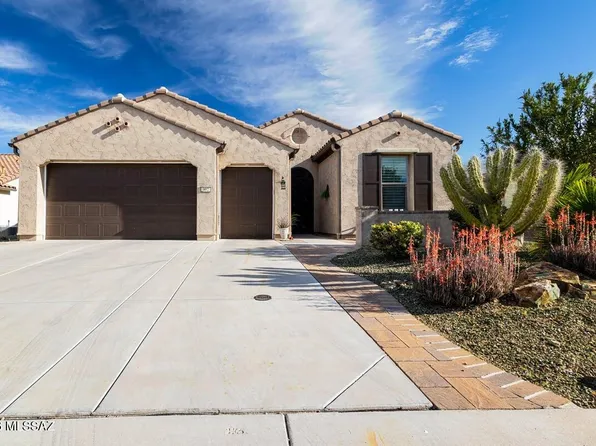 902 N Broken Hills Dr, Green Valley, AZ 85614