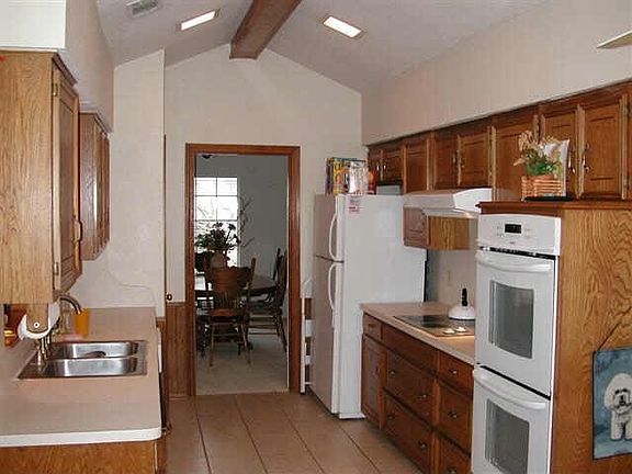 4th image of 2301 Silver Holly Ln