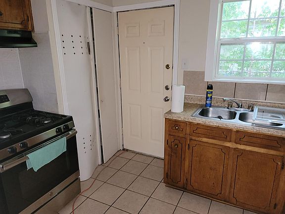 5th image of 1608 Cole St #1608