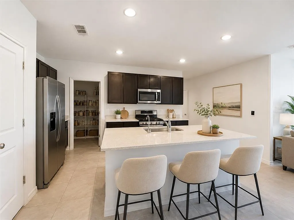5 bed, 3.0 bath, 2453 sqft, $2,650 — Photo 4