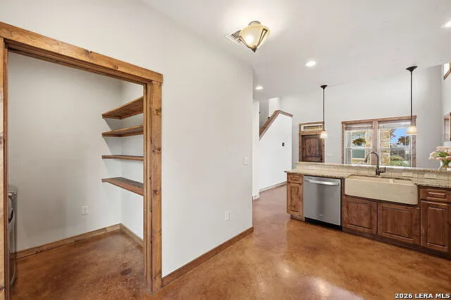 1694 Gruene Vineyard Xing — Photo 36