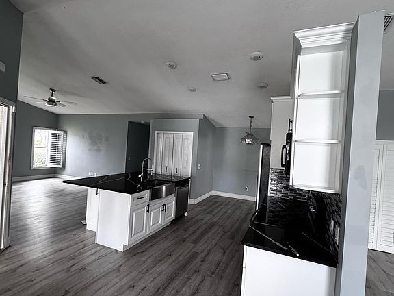4th image of 15014 Rocky Ledge Dr