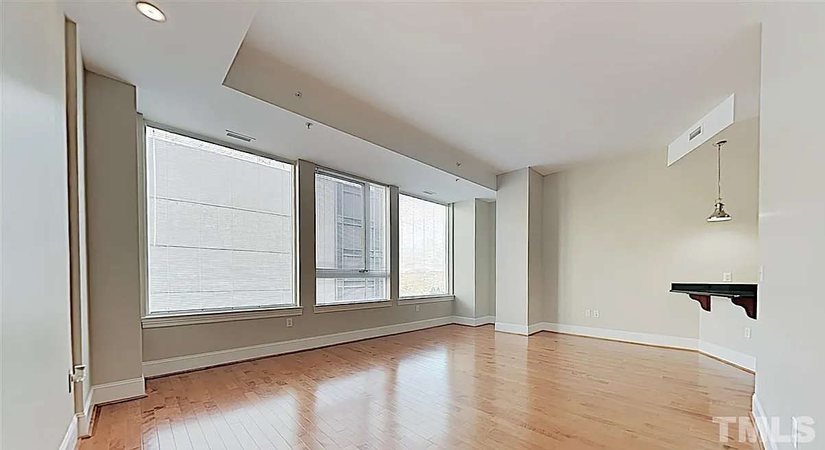 1 bed, 1.0 bath, $1,600 — Photo 4