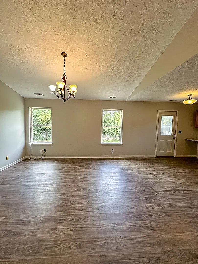 3 Bedroom 2 Bath Home in the West Lafayette School District w/ an extra room! — Photo 2