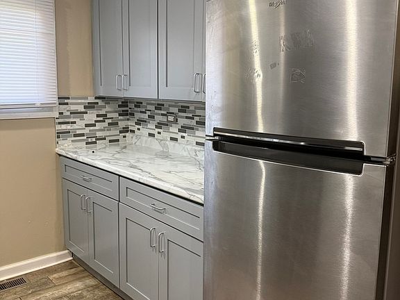 5th image of 4764 S Shields Ave