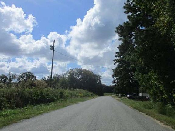 Exterior Neighborhood (street photo)