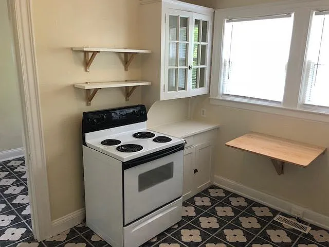 407 Warren St #A — Photo 10
