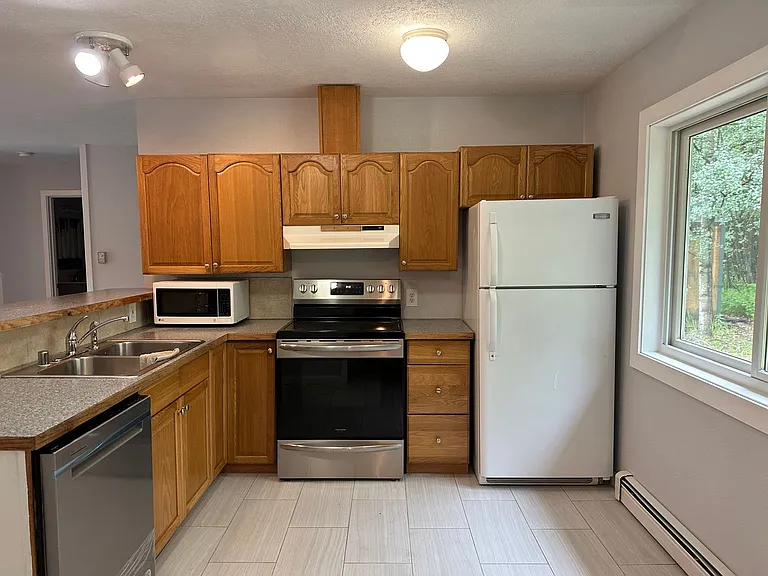 2100 Mavencamp Cir — Photo 4