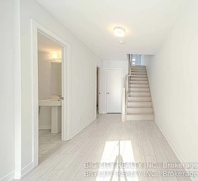 46 Akil Thomas Gdns S — Photo 14