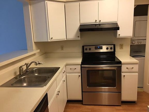 3rd image of 528 Rainbow Ct APT 203