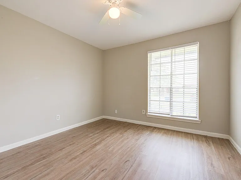 2035 Deerhurst Ln — Photo 14
