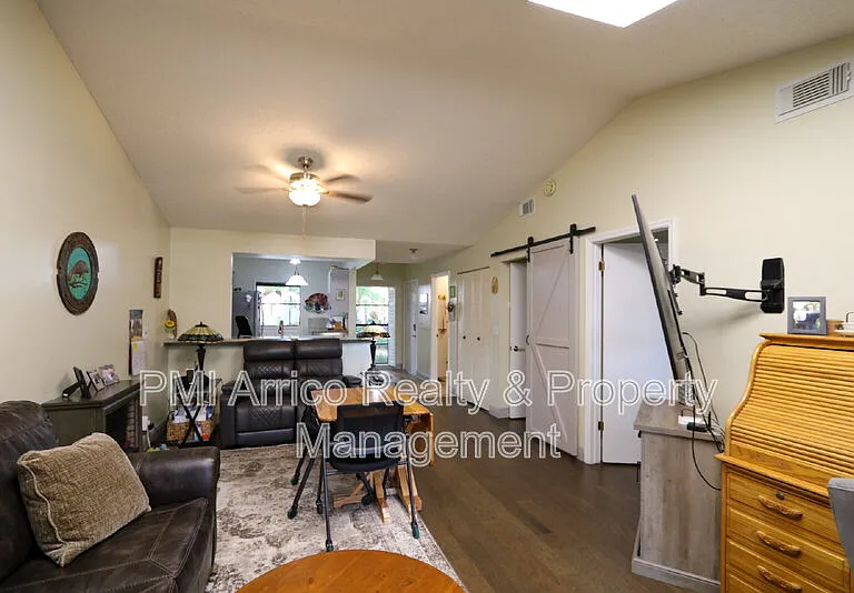 323 Knottwood Ct — Photo 13