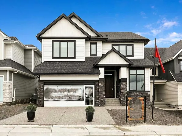 140 W Creekstone Hl SW, Calgary, AB T2X 5G6