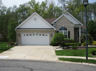 5 Kittredge Ct, Freehold, NJ 07728