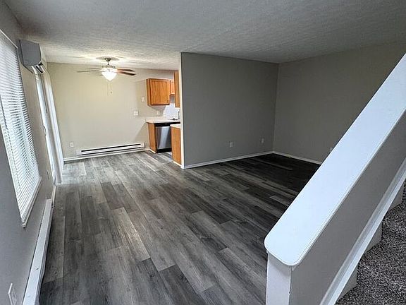 2nd image of 607 Pebble Pl #R