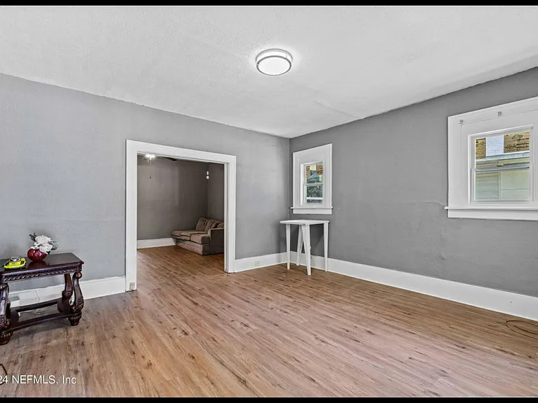 124 W 25th St — Photo 2
