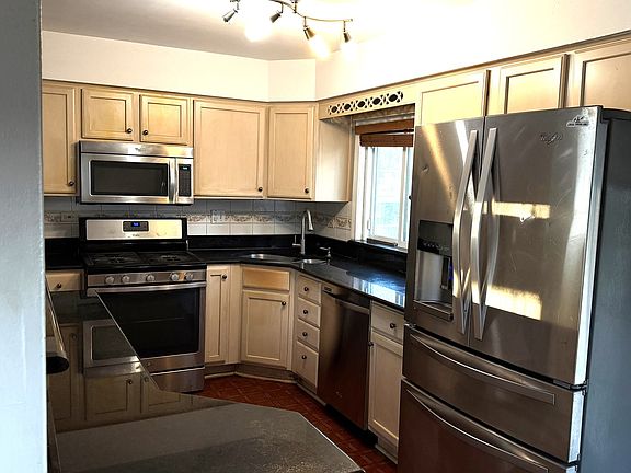 2nd image of 1373 Glen Ellyn Rd