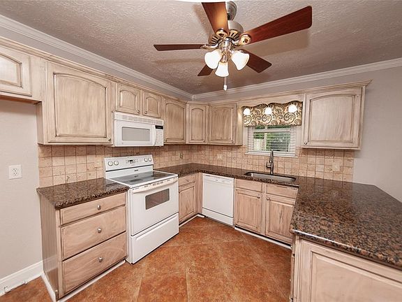 4th image of 219 Sweetgum Dr