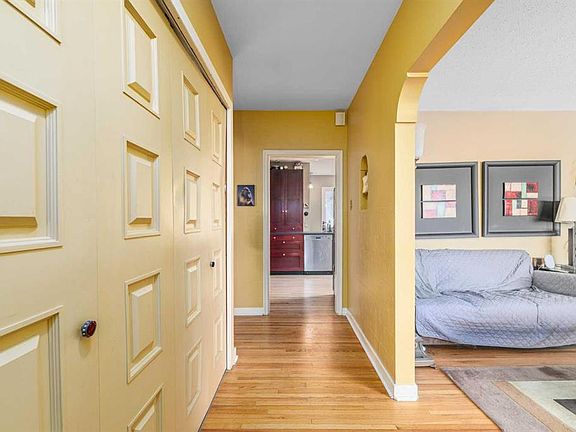 5th image of 2311 E 19th St SW