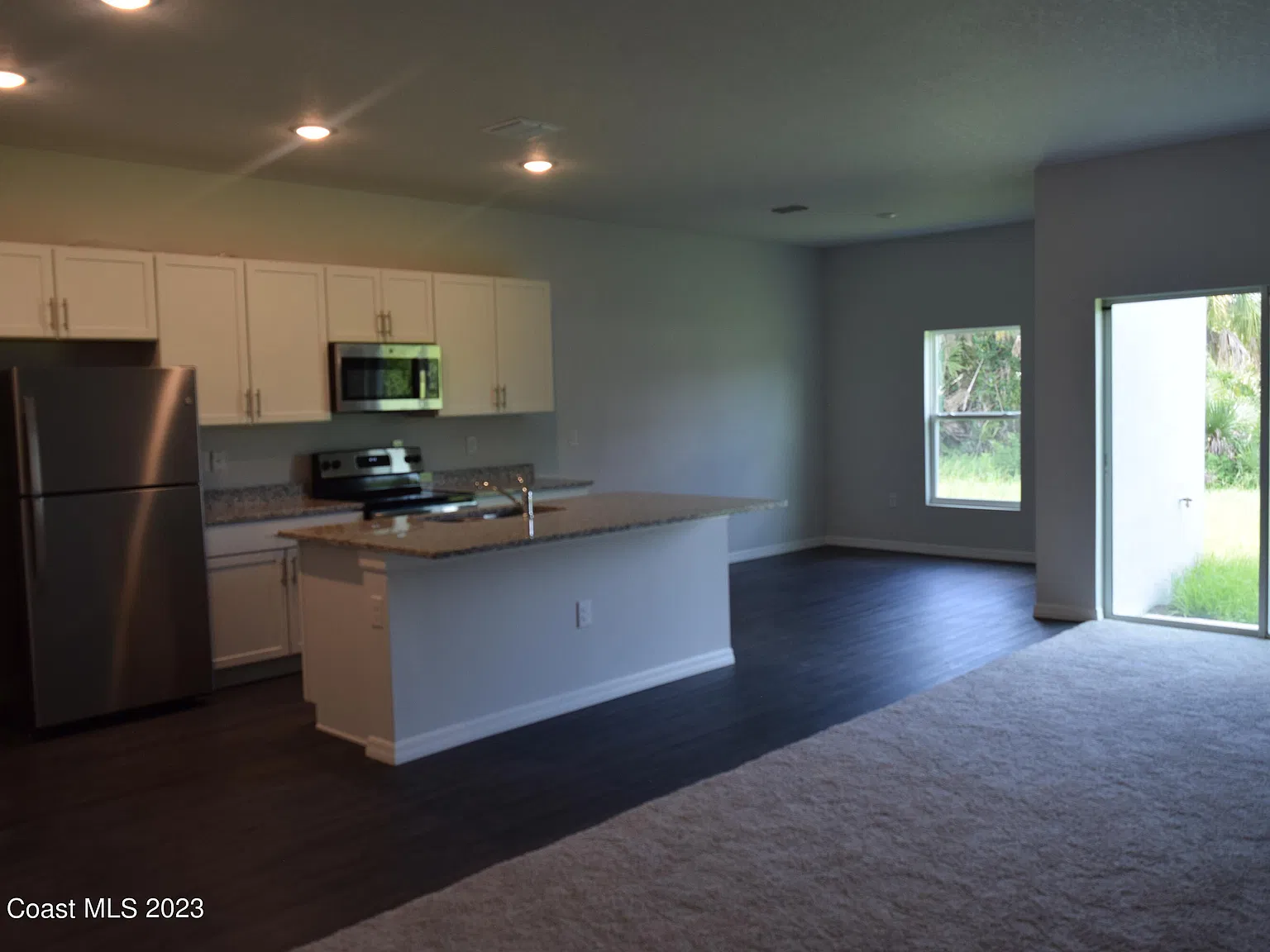 4 bed, 2.0 bath, 1919 sqft, $2,000 — Photo 4