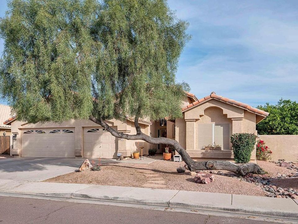 1st image of 1214 W Courtney Ln