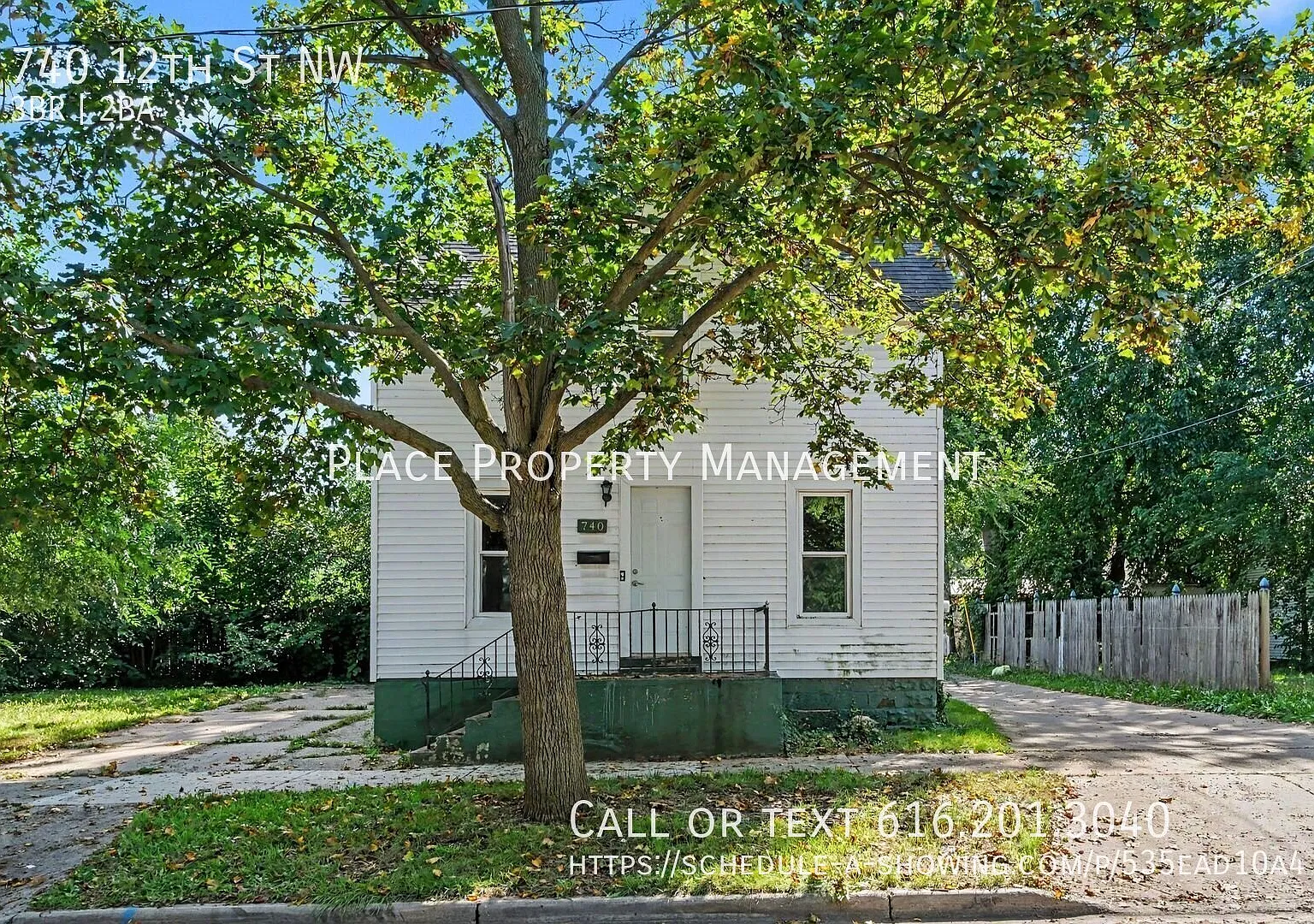 740 12th NW - 3 bedroom 1.5 bathroom! — Photo 3