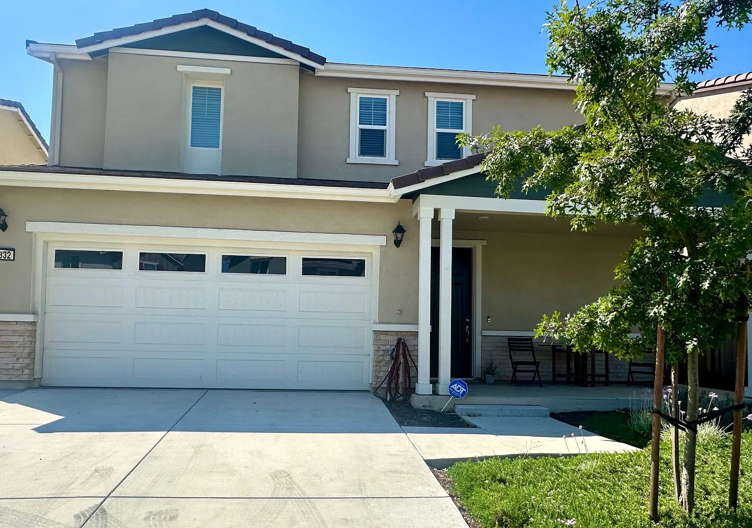 Gorgeous newer home in gated community with pool, park! Prized Brentwood Schools — Photo 2