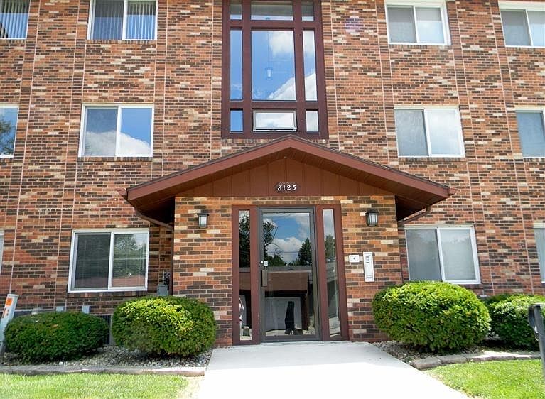 1st image of 8125 Lake Shore Dr