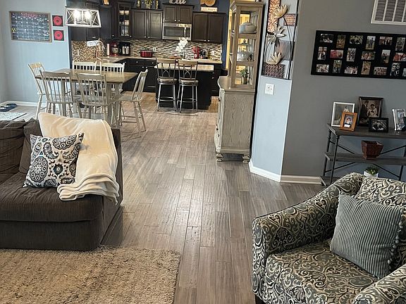4th image of 10415 Shakamak Way