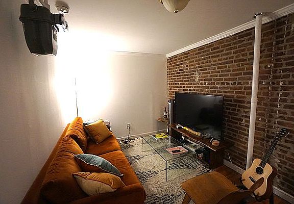 5th image of 205 E 4th St APT 3