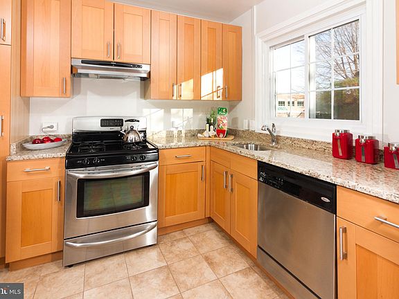 2nd image of 1124 Valley Dr