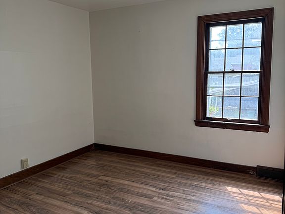 5th image of 314 E 3rd St #6
