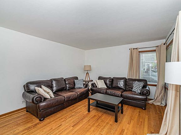 2nd image of 543 Amherst Ave