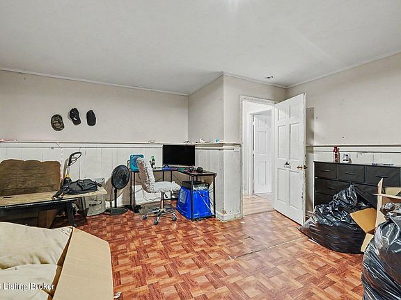 5th image of 690 Hill Grove Rd