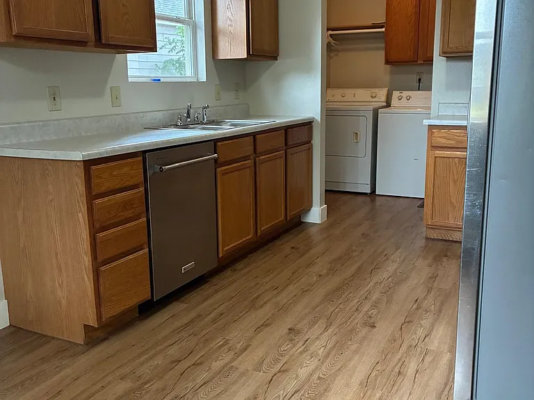 310 E Franklin Ave — Photo 5