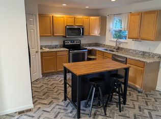 2562 Creve Coeur Dr, Saint Louis, MO 63144