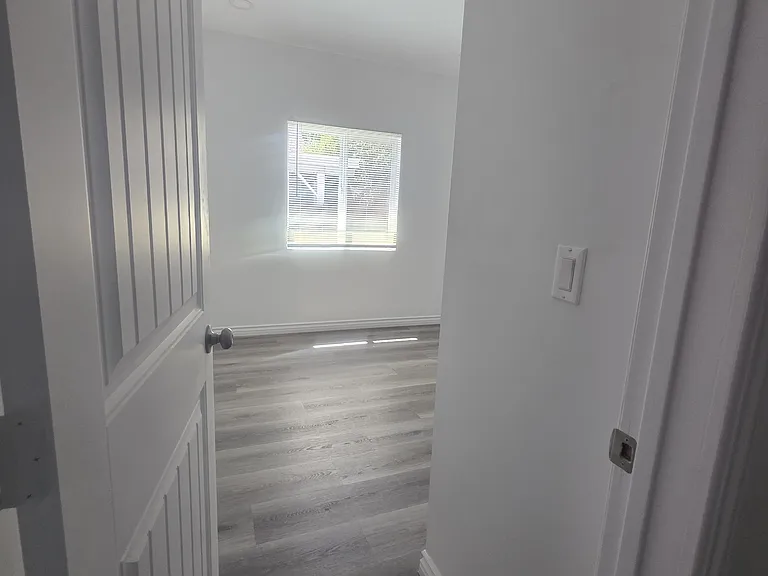 Roxbury Dr — Photo 13