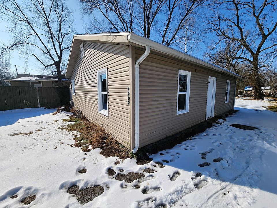 1st image of 1717 N Hillcrest Ave