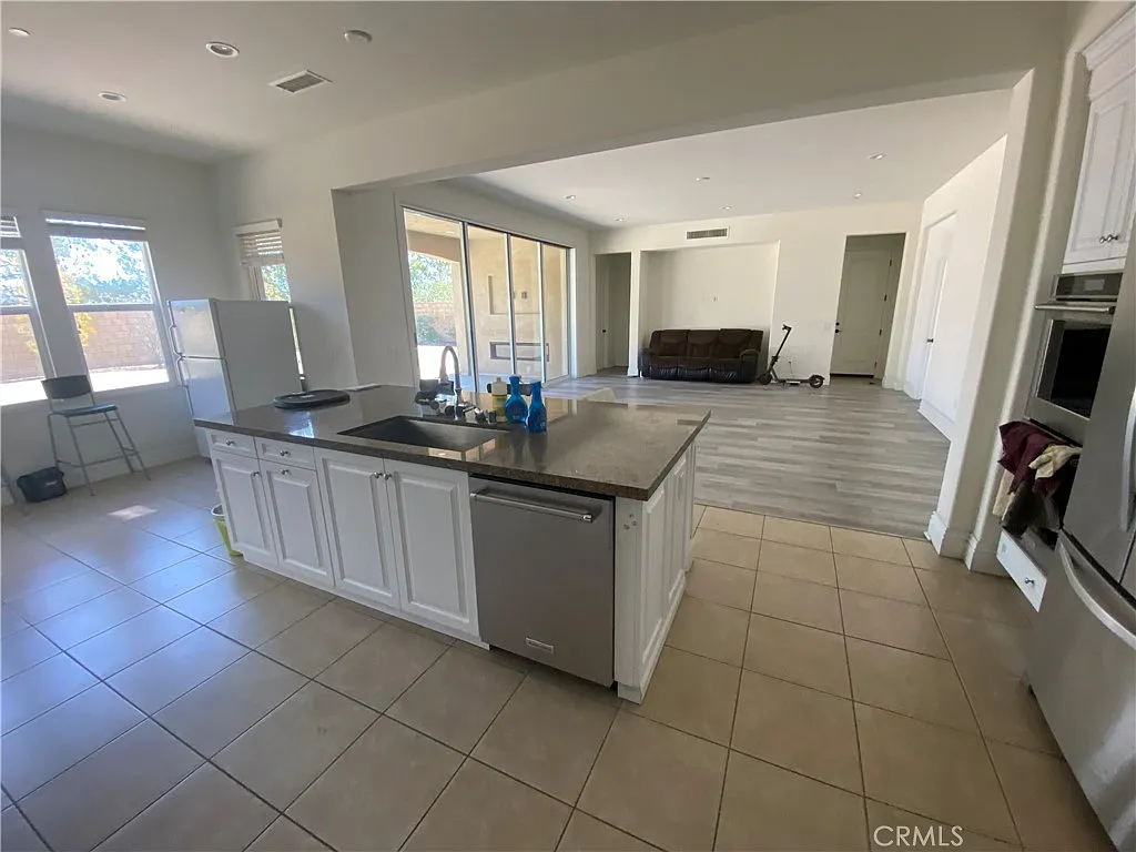 1 bed, 169 sqft, $1,200 — Photo 2
