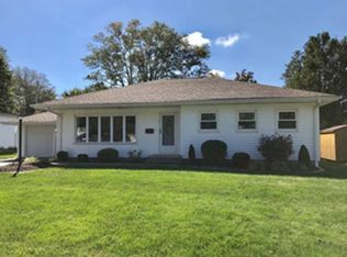 1318 W Center Dr, Fairfield, IL 62837