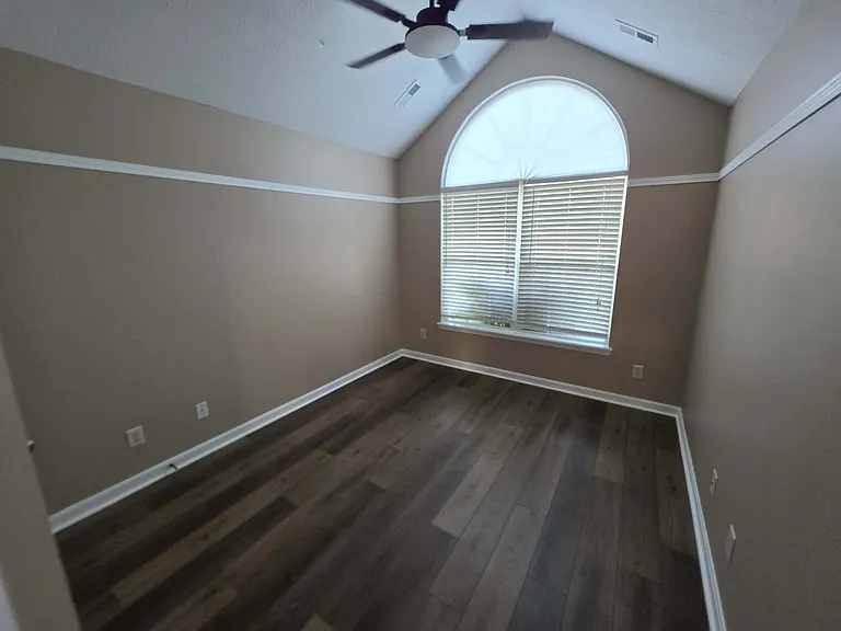 5902 Pine View Ct — Photo 16