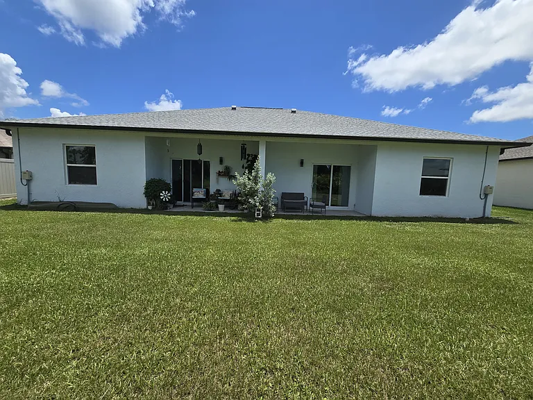 Right Side Available 10/1, Left Side 11/1 Both are currently rented. (not furnished)