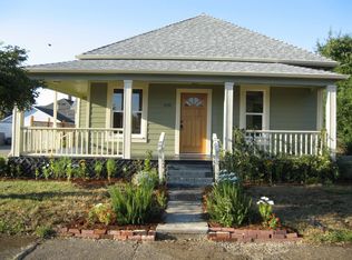 1030 E Jefferson Ave, Cottage Grove, OR 97424