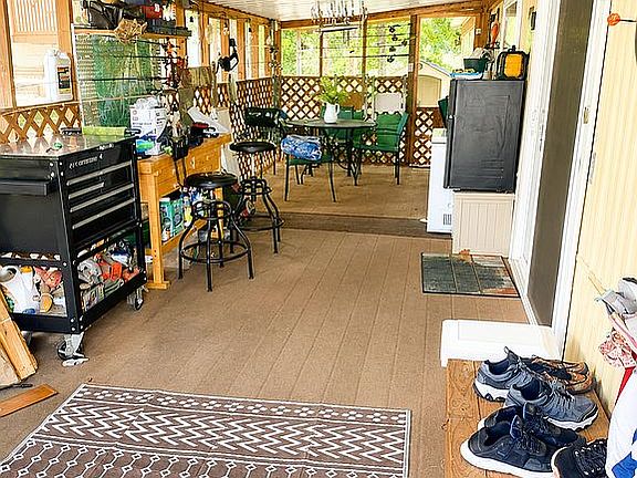 3rd image of 139 Shoreline Ln