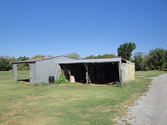 Metal shed is 220 wired