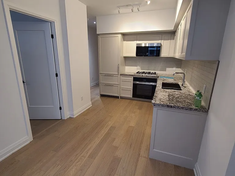 505 Glencairn Ave #201 — Photo 9