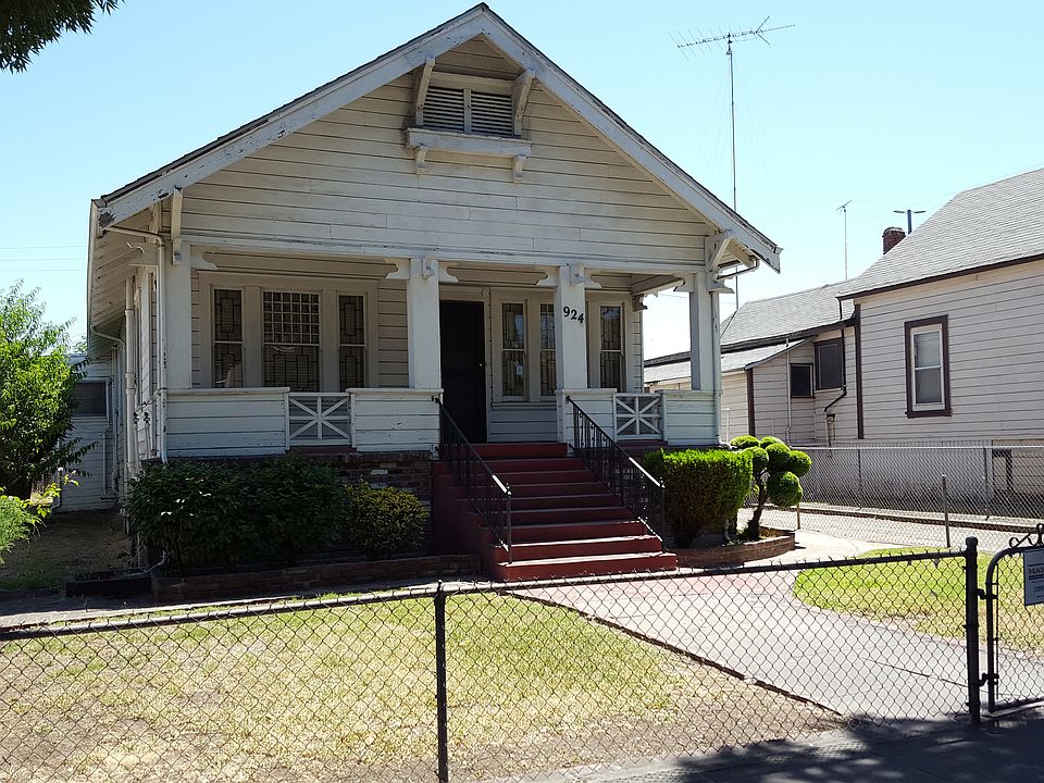 1st image of 924 S San Joaquin St