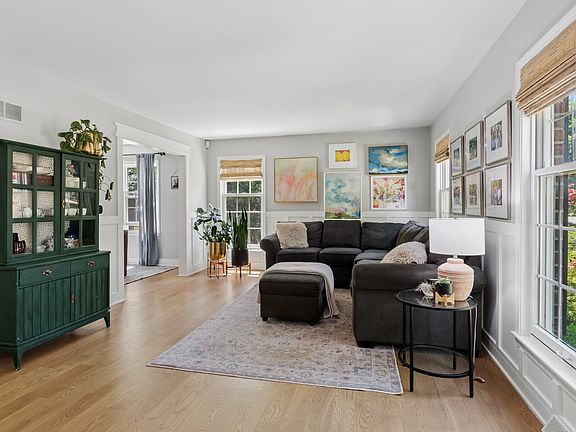 4th image of 307 S Ellyn Ave